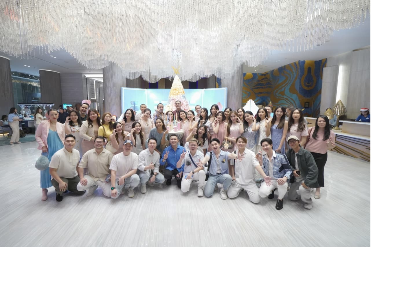 The Gallery of Joy: Perayaan Natal Penuh Warna di Vasa Hotel Surabaya