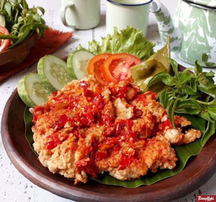 GURIH: Tiga ayam geprek di Klojen ini menawarkan rasa pedas, porsi besar, dan harga terjangkau.
