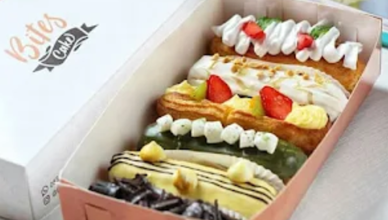 ECLAIR: Pastry asal Prancis yang terbuat dari adonan choux dan berbentuk memanjang seperti jari.