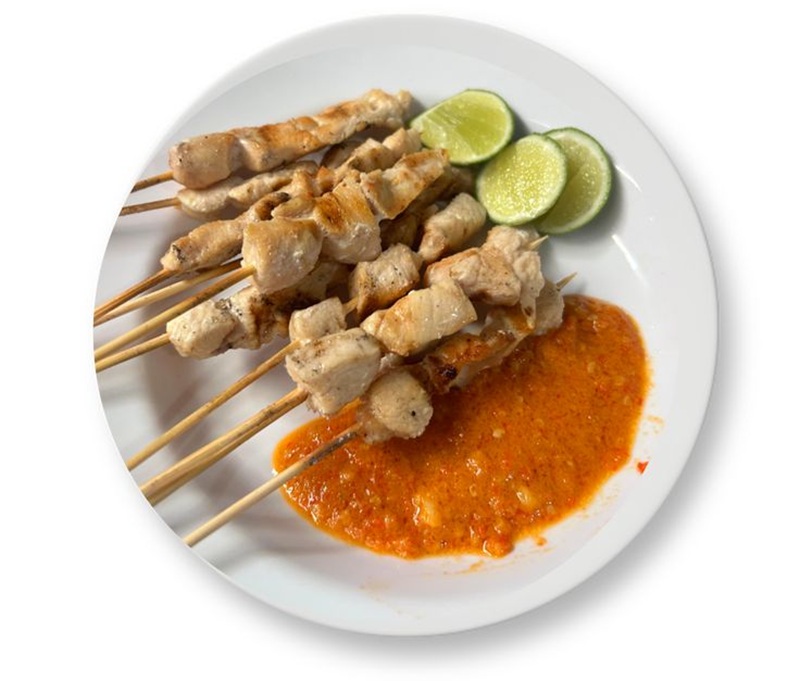 PEDAS NAGIH: Sate Taichan gurih dengan sambal segar siap memanjakan lidahmu!