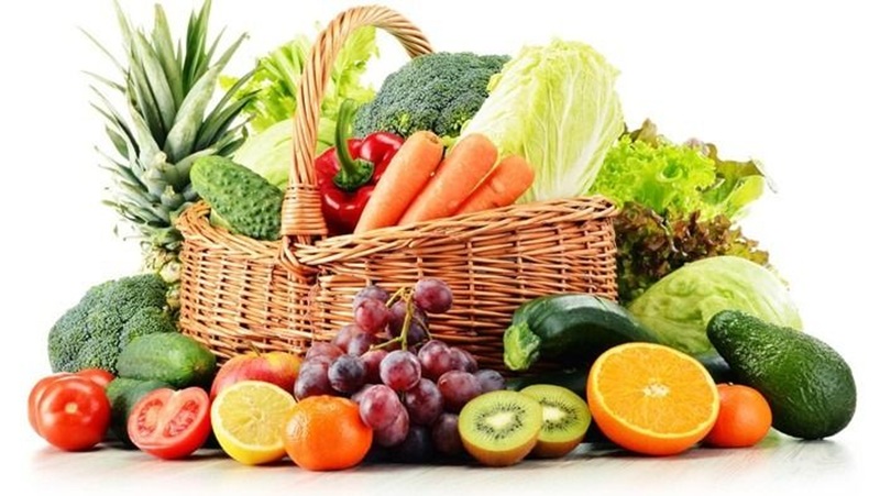 BEWARNA, NUTRISI: Kombinasi buah dan sayuran segar untuk tubuh sehat, energi maksimal