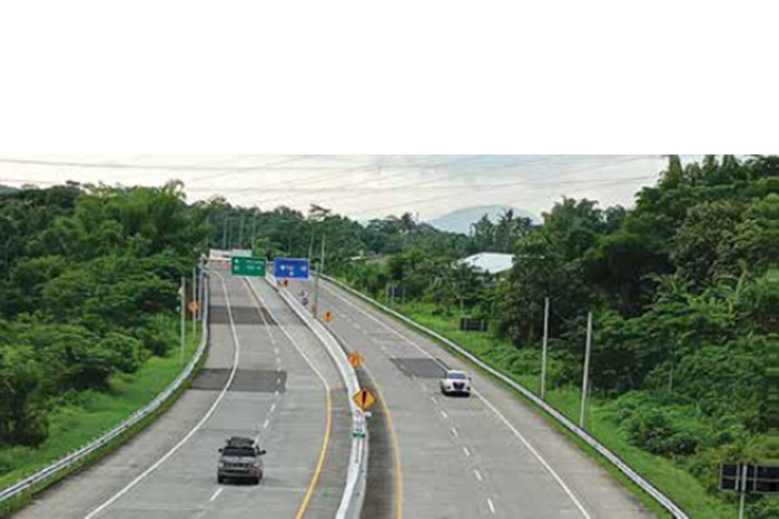 BIAYA TERLALU TINGGI: Kendaraan melintasi di sekitar exit tol Pakis kemarin (17/11). Tol Malang-Pandaan akan dilanjutkan sampai Kepanjen, Kabupaten Malang.