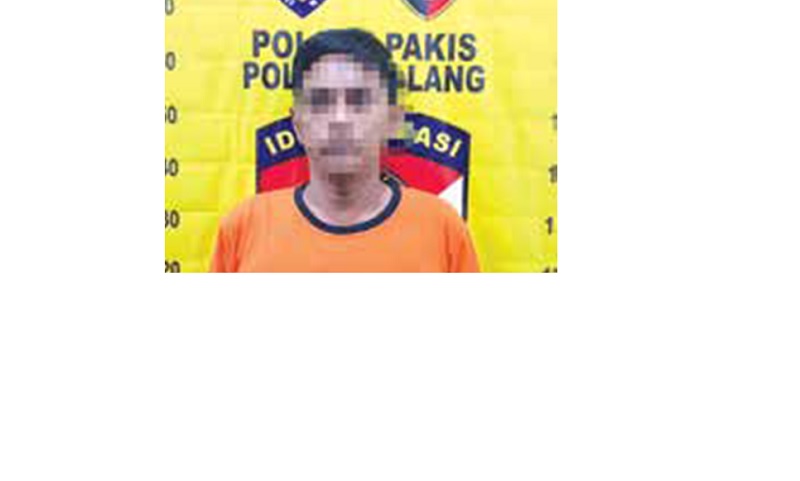 MODUS SEWA MOTOR: Frengki Ardiyanto, 40, warga Kecamatan Wates, Kulon Progo menjalani pemeriksaan di Polsek Pakis kemarin.