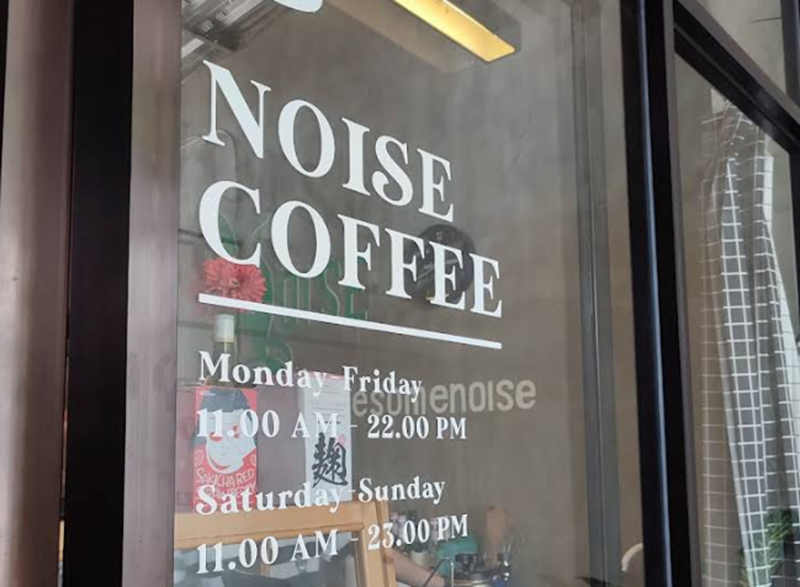 KAFE MALANG: Pintu masuk noise coffee di Jalan Sulfat