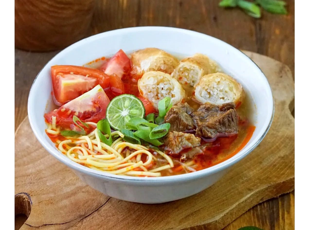 OTENTIK: Soto Mi Bogor dengan kuah gurih dan daging empuk.