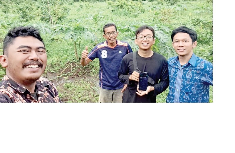 INOVASI: Tim akademisi Politeknik Negeri Malang mengembangkan teknologi SI-Kates untuk membantu petani pepaya di Kalipare.