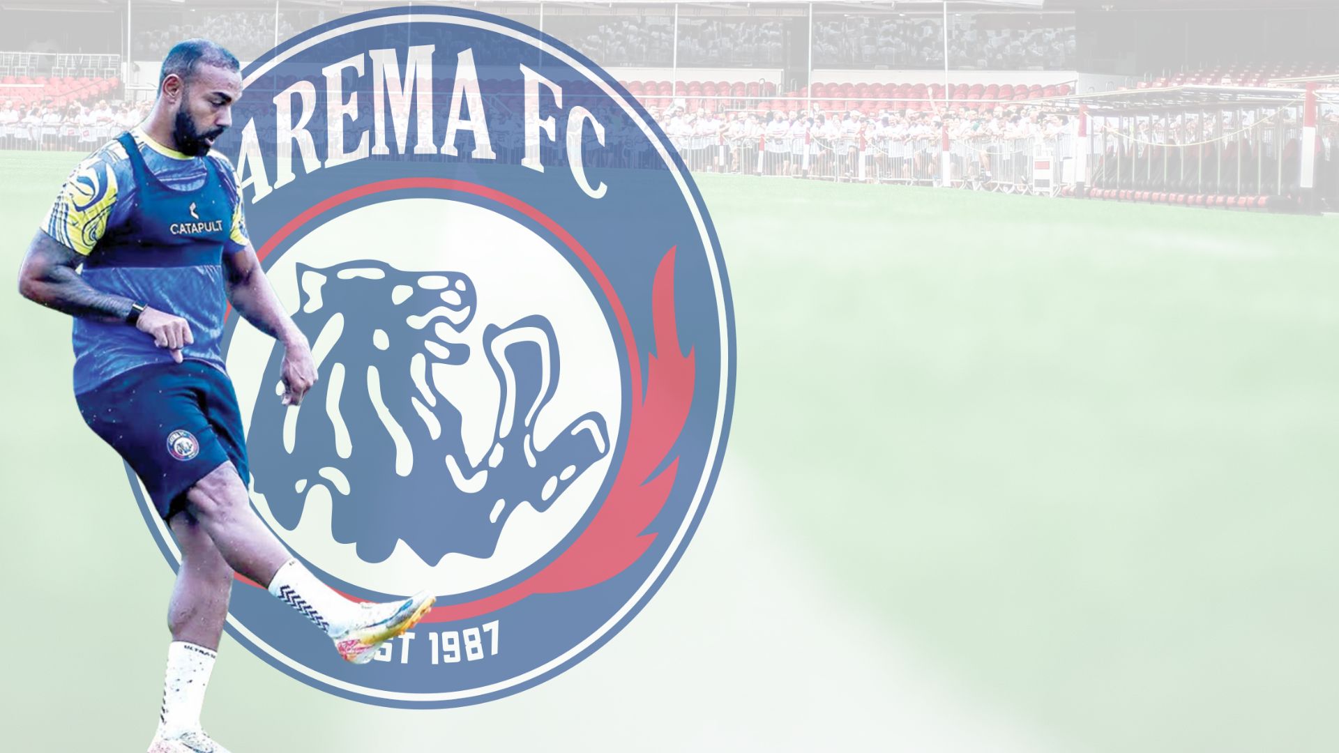 TERMOTIVASI: Dalberto Luan Belo menendang bola dalam sesi latihan di lapangan ARG Soccer Field Lawang.