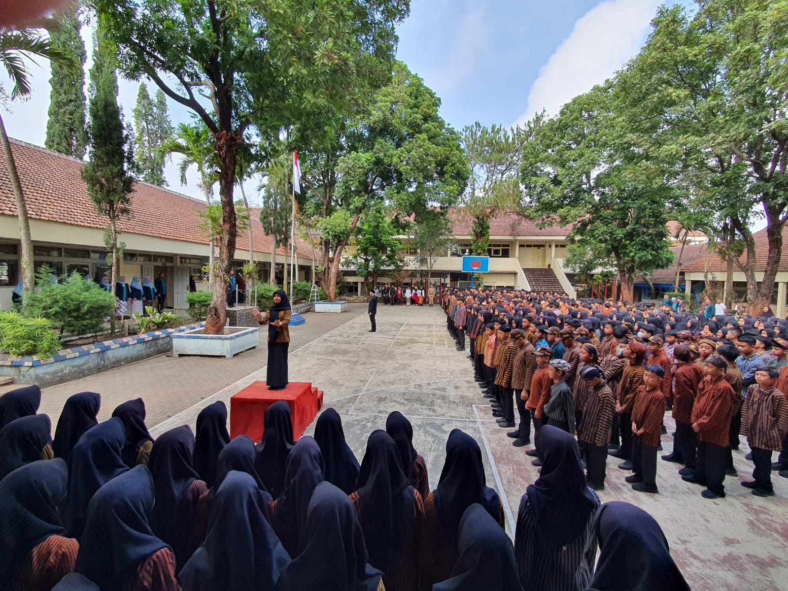Pelajar yang sedang melaksanakan kegiatan di Poncokusumo