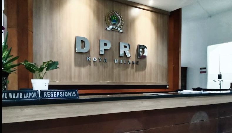 Suasana lobi area resepsionis kantor DPRD Kota Malang