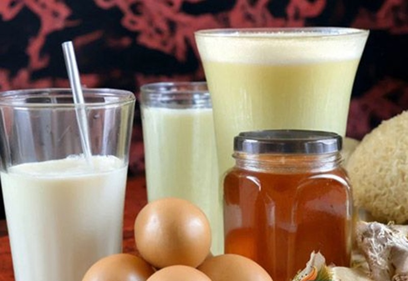 HANGAT DAN ENAK: Ilustrasi Susu Telur Madu Jahe (STMJ)