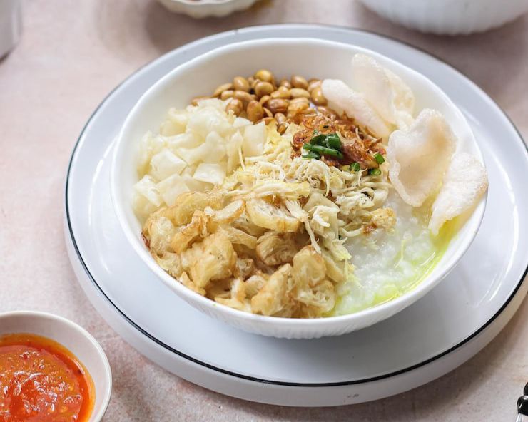 HANGAT NIKMAT: Bubur ayam, kuliner yang sering disantap untuk sarapan.