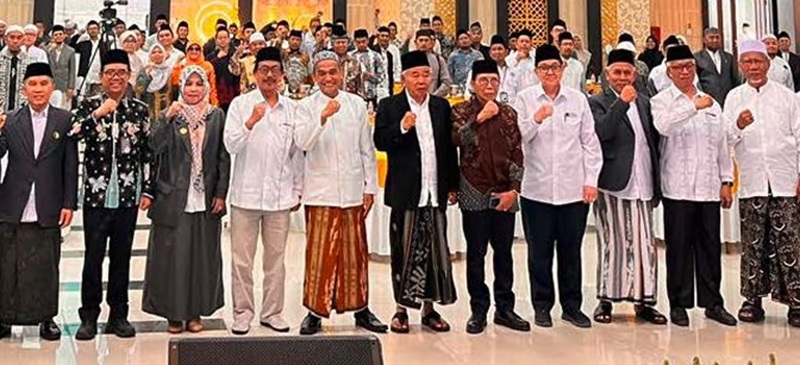 GELAR HALAQAH ULAMA: Para Kiai dan akademisi berkumpul di kampus UIN Maulana Malik Ibrahim Malang membahas rencana pendirian Direktorat Jenderal Pesantren, kemarin.