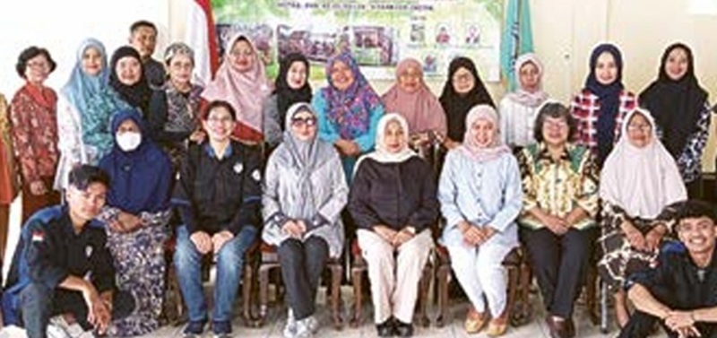 INOVATIF: Dosen Universitas Katolik Widya Karya Malang bersama tim, melaksanakan Program Pengabdian kepada Masyarakat di perumahan Karanglo Indah, kota Malang.