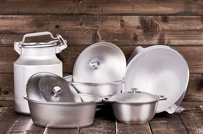 Ilustrasi alat masak dengan bahan stainless yang tidak lengket