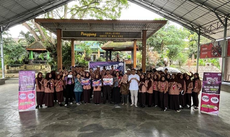 JAWARA : Pemenang berAXIS ranking 1 berhadiah total jutaan rupiah dari SMKN 11 Malang, Jumat (28/11).