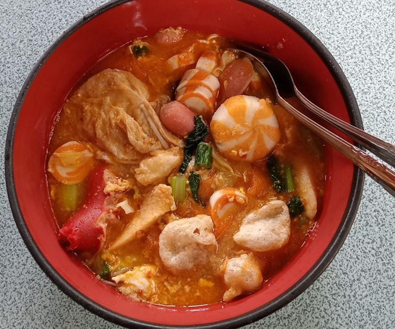 Ilutrasi seblak enak di Sukun dengan berbagai topping