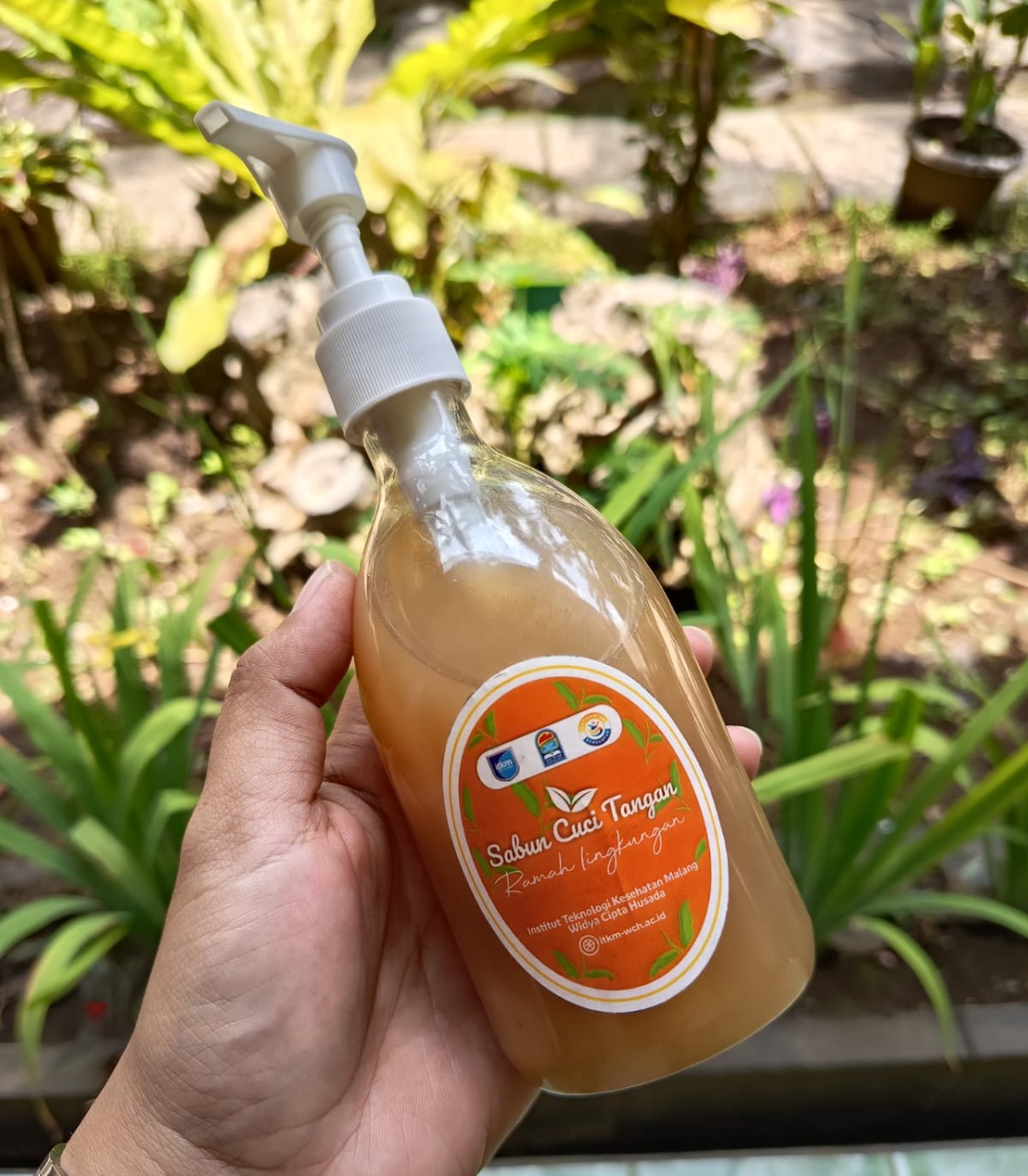 INOVASI: Sabun cuci tangan dari lerak.