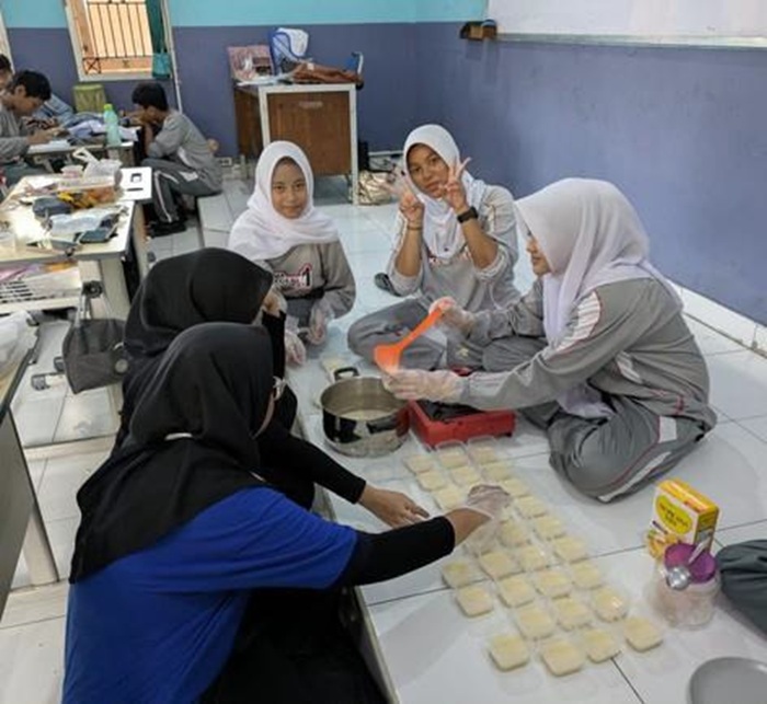 INOVATIF: IKTM WCH memberi edukasi tentang smart snack.