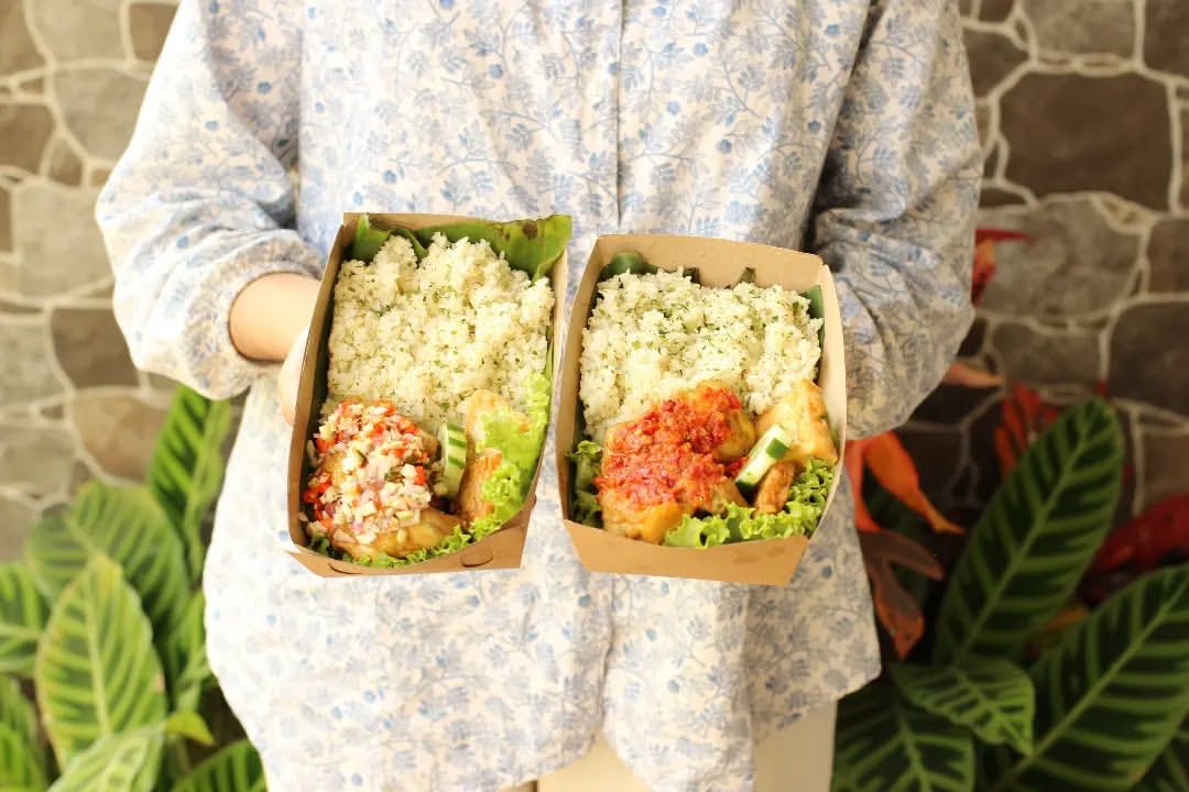 TAMPILANNYA MENGGUGAH SELERA: Nasi Jeruk Alani, salah satu nasi daun jeruk terenak di Kota Malang.