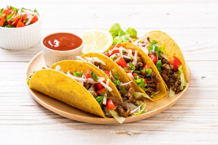 ISIAN FULL DAGING: Taco, kuliner khas Meksiko yang jadi favorit banyak orang.
