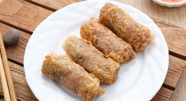 Ilustrasi lumpia kulit tahu