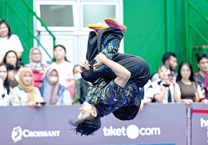 TIDAK INSTAN: Atlet Wushu nomor seni bertanding dalam kejuaraan nasional beberapa waktu lalu.