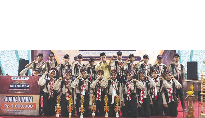 TAMPIL GEMILANG: Scout Matsnuepa meraih berbagai gelar juara dalam ajang Talenta Kreatif Anak Pramuka 2025 di Pondok Pesantren Darussalaam Ngesong, Sabtu lalu (22/11).