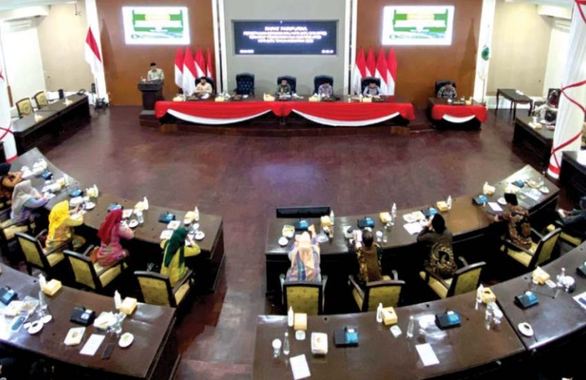KEMBALI DISOROT: Para anggota DPRD Kota Batu sedang menggelar Rapat Paripurna Pendapat DPRD terhadap KUA PPAS 2026 Tahun 2026 di Gedung DPRD Kota Batu pada 12 September lalu.