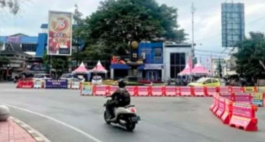 DITARGET ADIPURA: Tugu Adipura di pertigaan Alun-Alun Kota Wisata Batu. Penghargaan itu pernah diterima pada tahun 2022 lalu.