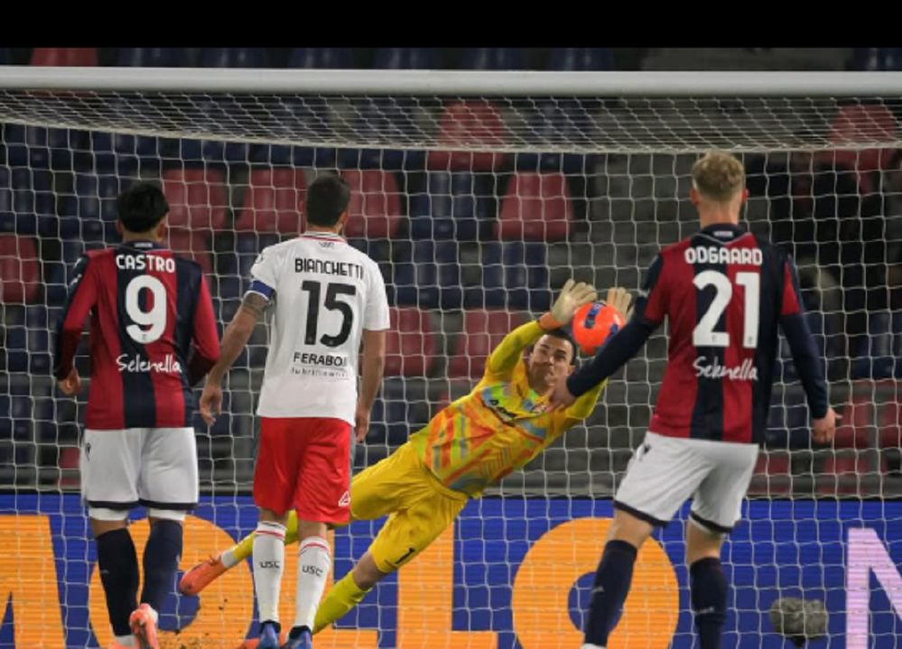 LUAR BIASA: Penampilan Emil Audero saat Cremonese melawan Bologna menuai banyak pujian.