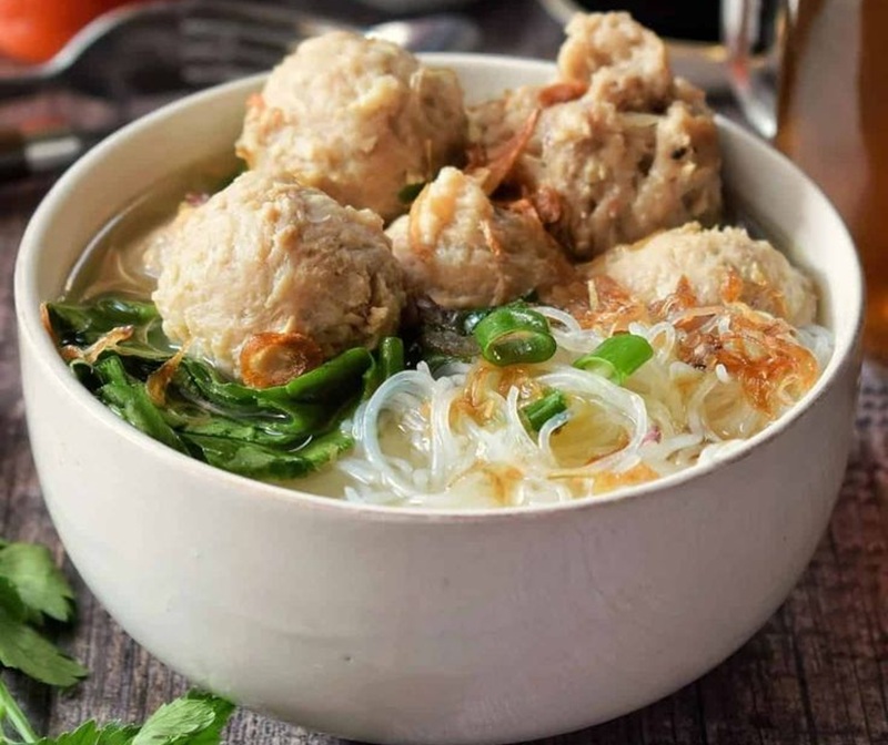 GURIH: Seporsi bakso dengan kuah hangat dan isian melimpah, siap menemani hari-hari lapar dengan rasa yang tak pernah gagal.