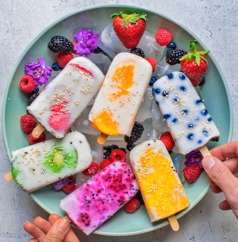 SEGAR: Kreasi es krim buah dengan warna-warni cerah, nikmatnya bikin hari panas lebih menyenangkan.