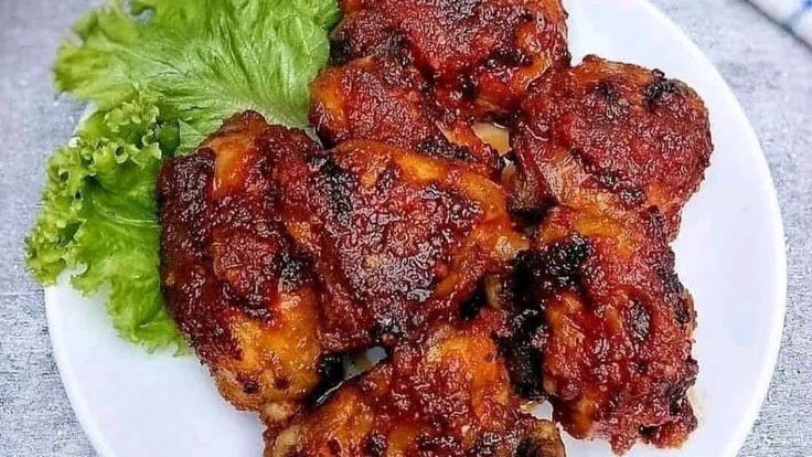 BUMBU MEDOK: Pecinta ayam dengan bumbu medok.
