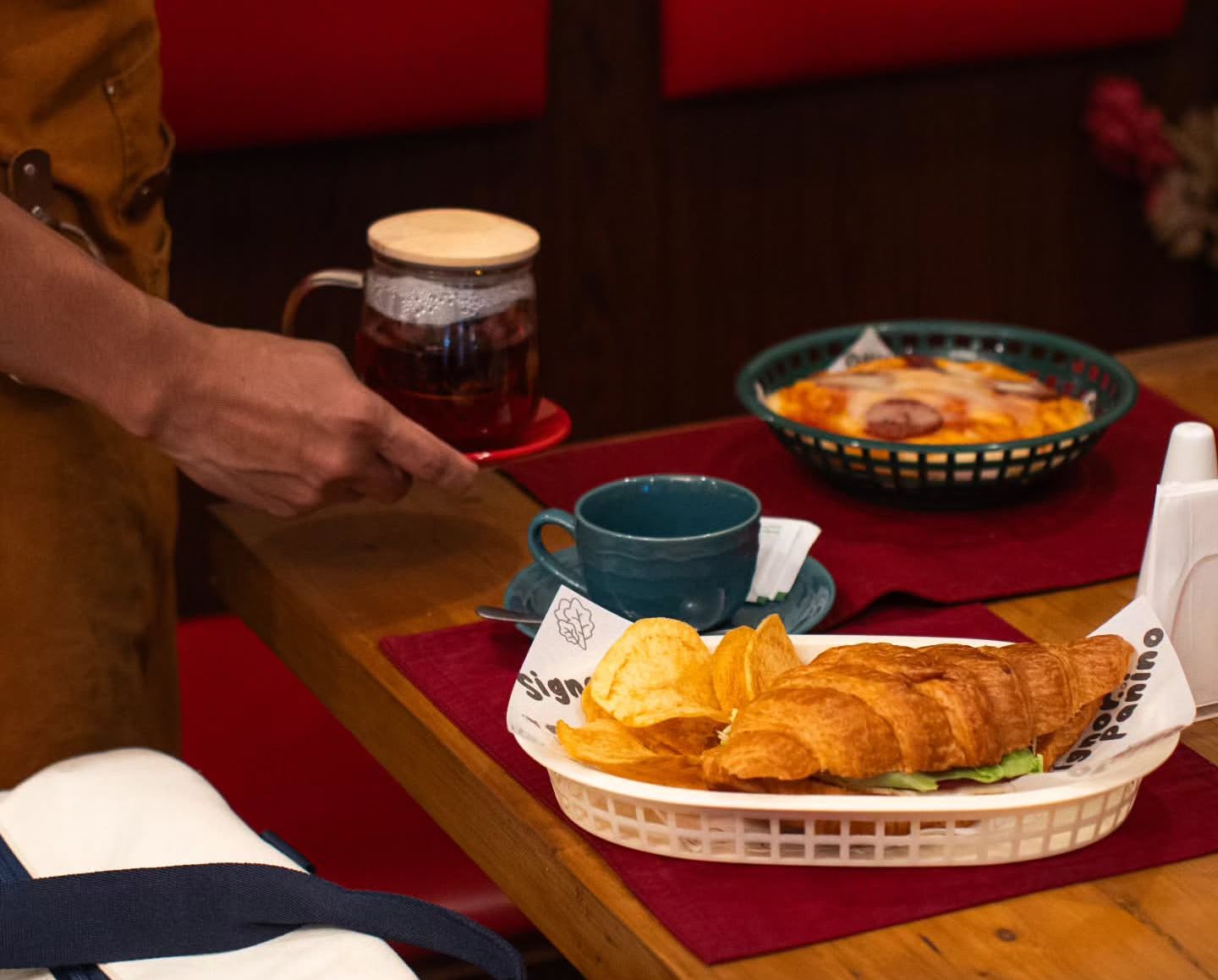 OTENTIK: Panini, sandwich khas Italia yang disajikan di Signor Panini.