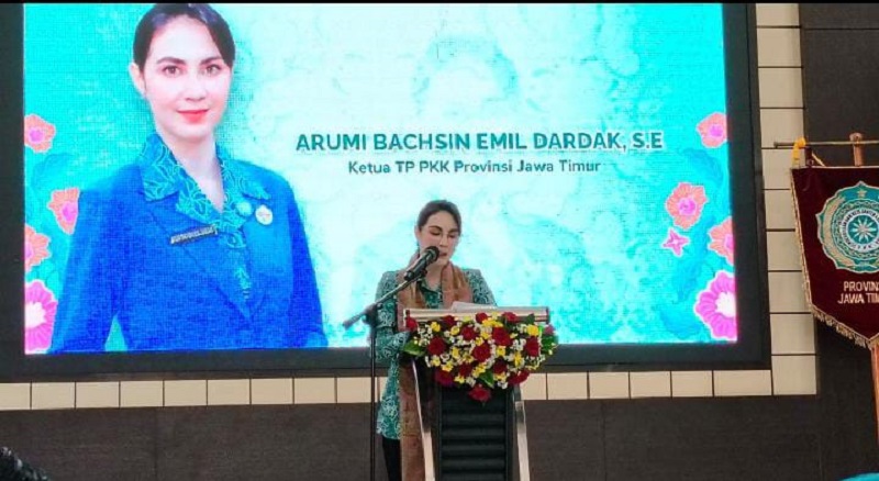 INOVATIF : Ketua Tim Penggerak PKK Provinsi Jawa Timur Arumi Bachsin Emil Dardak SE membuka acara Sosialisasi Pola Asuh Anak dan Remaja di Era Digital  (PAAREDI), Selasa (2/12).