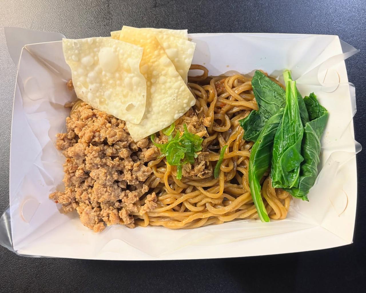 GURIH LEZAT: Pangsit Mi, kuliner mi favorit banyak orang.