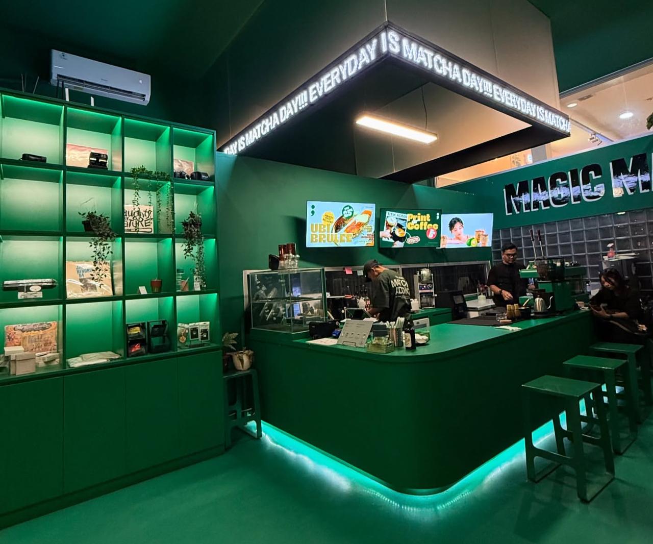 ESTETIK: Interior kafe Titik Koma di Jalan Kayutangan yang bisa kamu kunjungi.