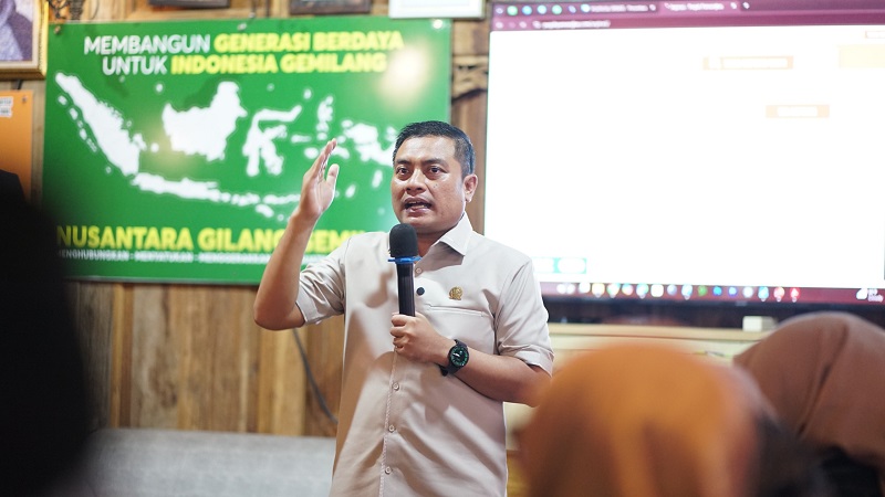 PEDULI: Anggota Komisi E DPRD Jawa Timur, Puguh Wiji Pamungkas saat beri pemaparan.