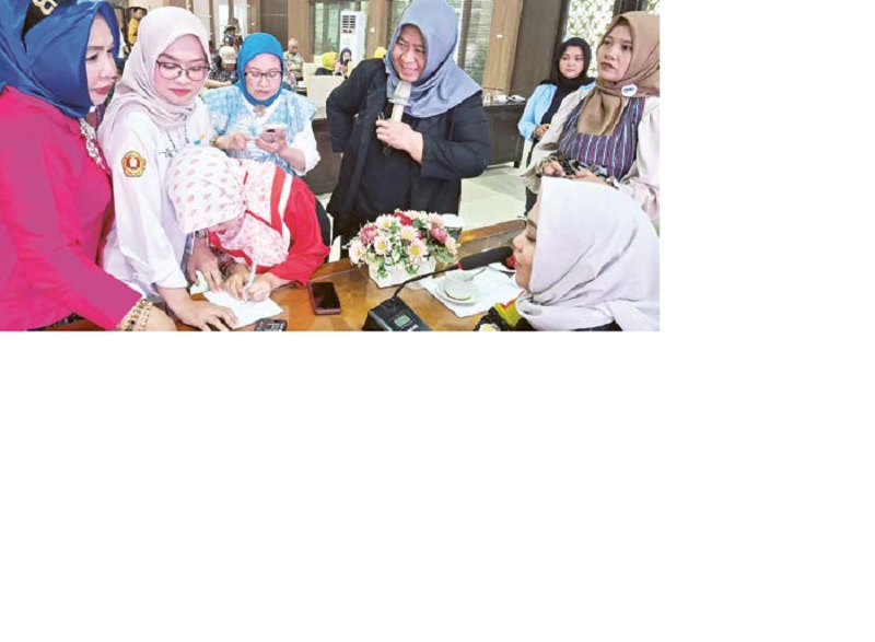 ANTUSIAS: Pelaku UMKM mengikuti program pemberdayaan yang digelar Bakorwil III Malang kemarin siang.