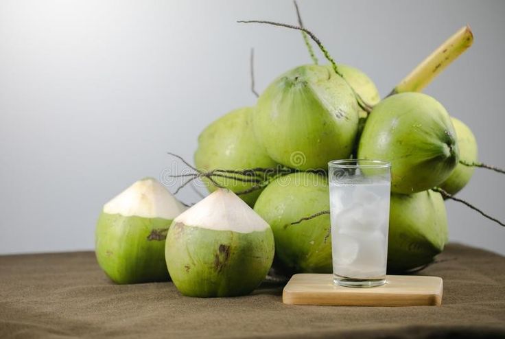 Ilustrasi air kelapa muda