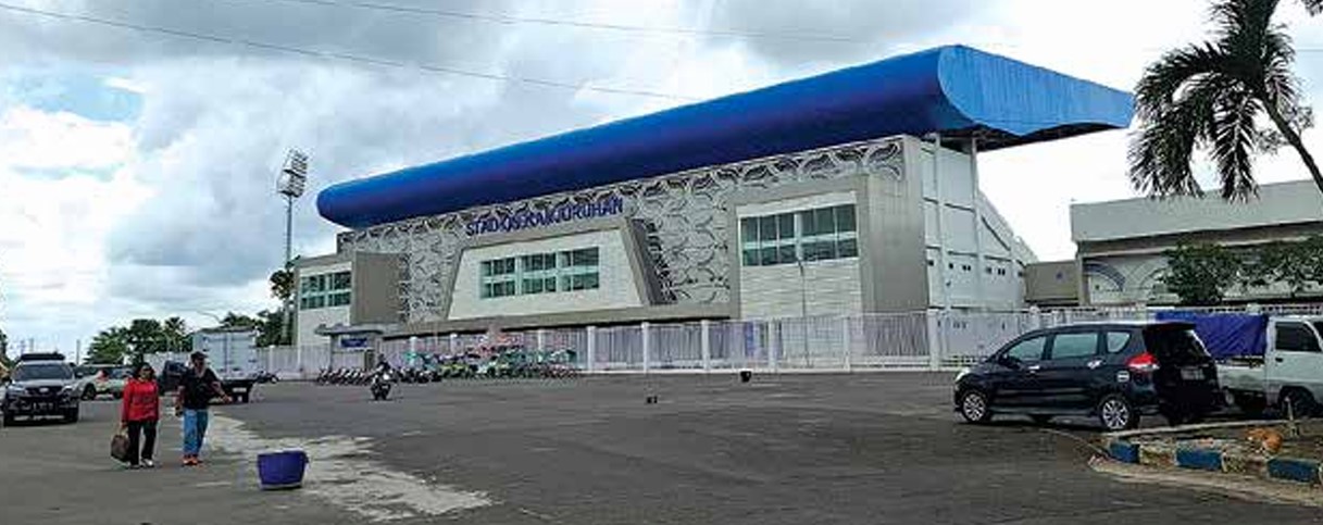 UPAYAKAN TAMBAHAN DANA: Perawatan Stadion Kanjuruhan dan area luarnya menjadi tanggung jawab tahunan dispora Kabupaten Malang.