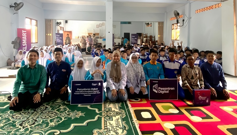 XLSMART Perkuat Literasi Digital dan Pemanfaatan AI  di Pesantren Queen Zam Zam Pasuruan
