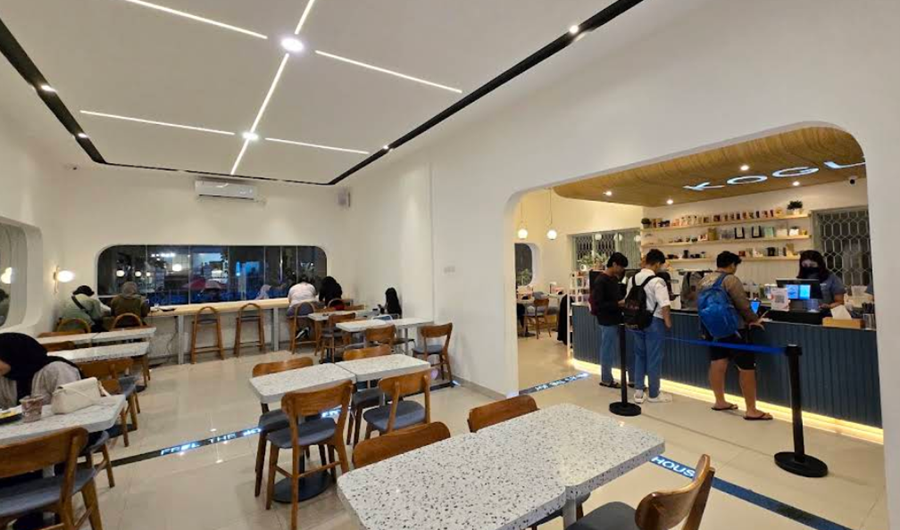NYAMAN: Suasana Kogu Cafe di jalan welirang, malang