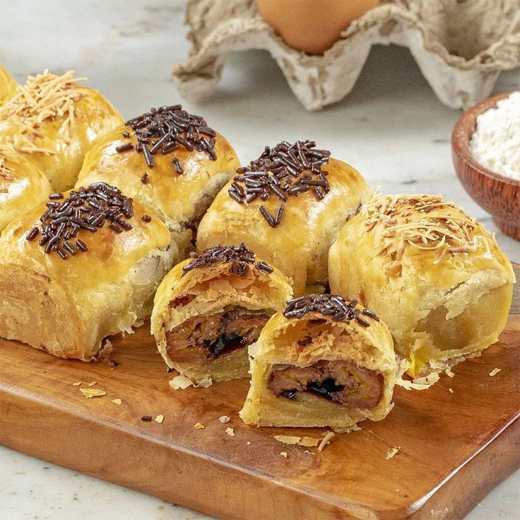 LEZAT: Sajian pastry manis, bolen dengan taburan coklat dan keju