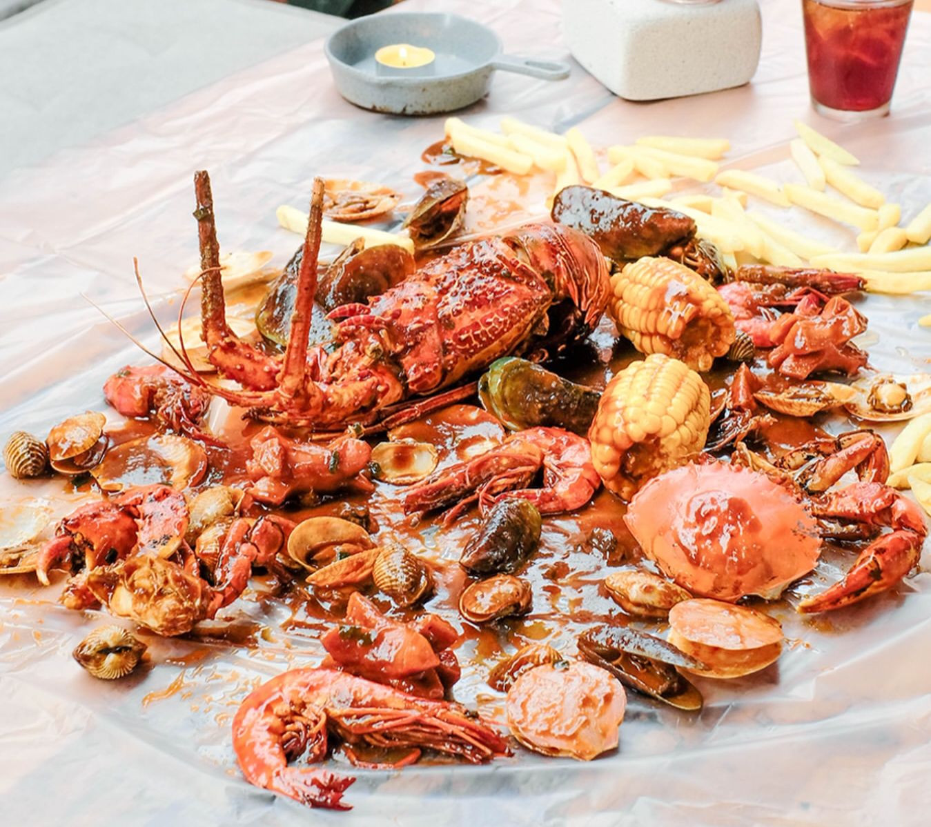 FRESH BERAGAM: Seafood di UNICCRAB dengan porsi besar.