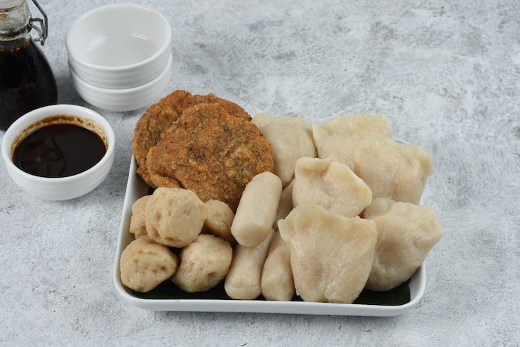 LEZAT: Pempek, makanan daerah asal Palembang.