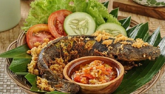 LELE: Kuliner pecel lele yang selalu menjadi penyelamat di kala lapar melanda dengan rasanya yang nikmat dan sambal yang pedas nampol