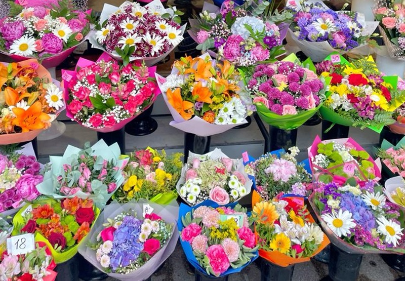 INDAH: Rangkaian bunga florist jadi cara manis untuk menyampaikan perasaan.