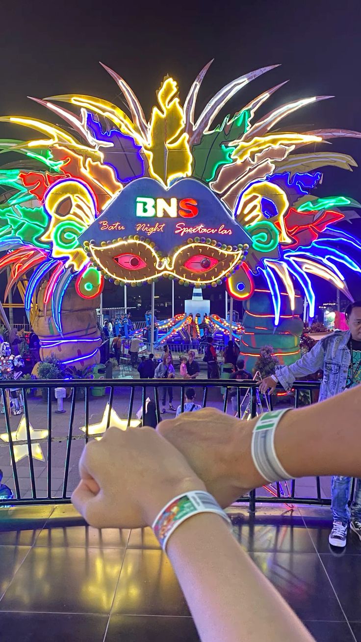 LIBURAN AKHIR TAHUN: Wisata malam Batu Night Spectacular penuh dengan lampu