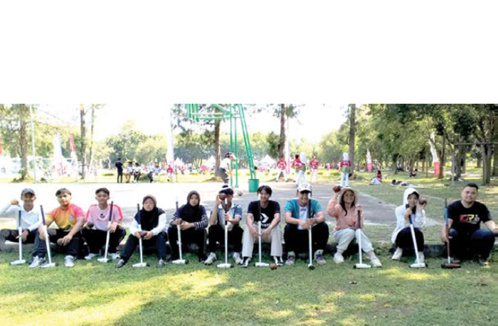 SULIT TAMBAH ATLET: Atlet Woodball Kota Batu bersiap melakukan latihan di Lapangan Kelurahan Sisir, pekan lalu.